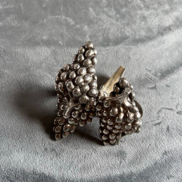 Pewter Grape Cluster Napkin Rings set of 4 - Picture 1 of 7